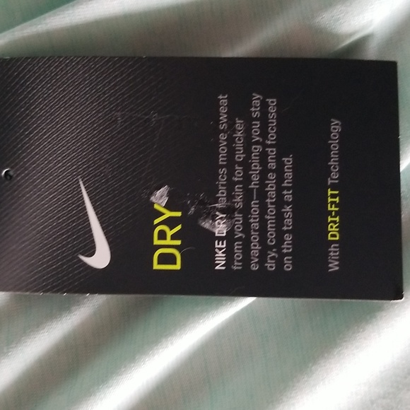 Nike Size Medium - Picture 6 of 6